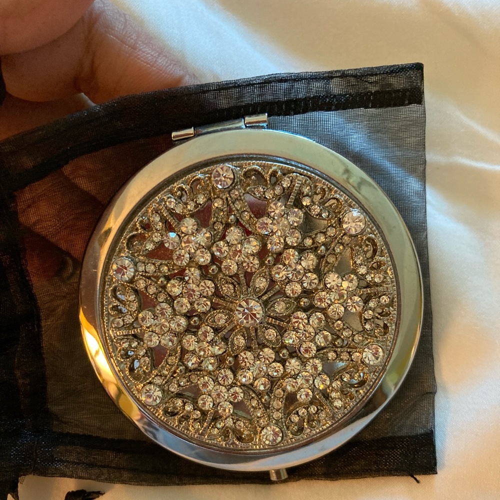 Compact mirror